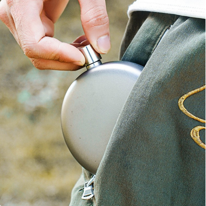 ขวดน้ำพกพาทรงกลมทำจากไทเทเนียม ขนาด 180 มล.