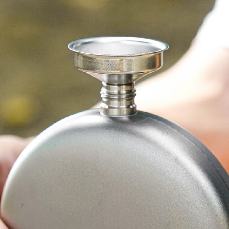 ขวดน้ำพกพาทรงกลมทำจากไทเทเนียม ขนาด 180 มล.